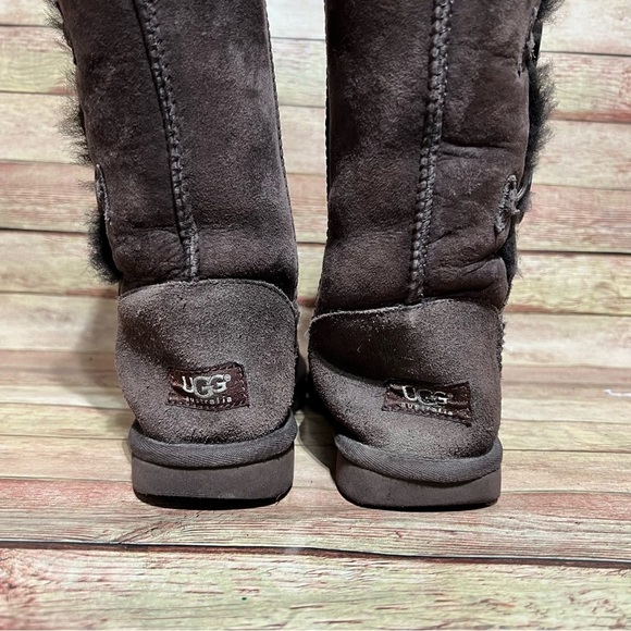Ugg Brown Tripple Button Bailey Boots - Picture 10 of 11